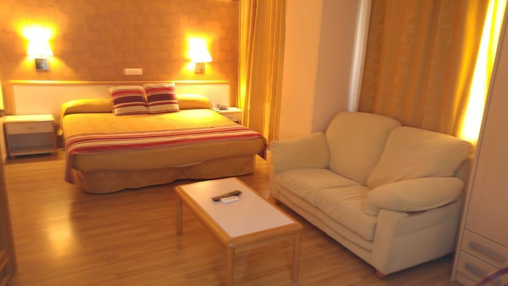 Hotel Verona Puertollano Ngoại thất bức ảnh